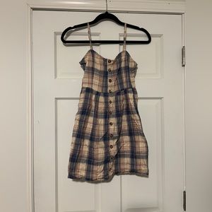 Cute patterned dress with buttons